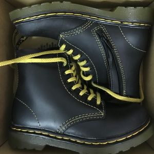 Dr. Martin Kids zip boots